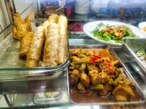 Dishes available at Shun Fu Yuan Vegetarian 顺福园素食 in Central Singapore
