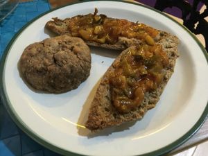 Hamburgesa con pisto at El Karmem in Malaga