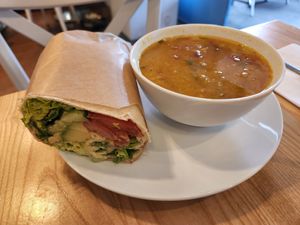 Avocado hummus wrap and dhal at The Fragrance of the Heart - Fritjof Nansens Plass in Oslo