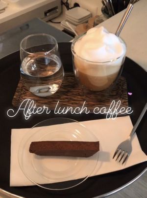 Cappuccino & Signature Schoki Bar 🤤😋 at s'Teeblatt in St Gallen