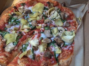 Vegan cheese pizza at Piaza Fresh in Berlin