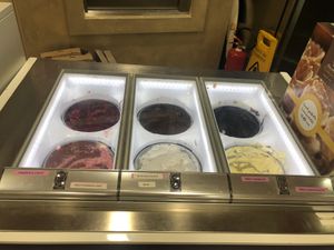 The 6 options at Mirkoz Ice Cream in Sirmione