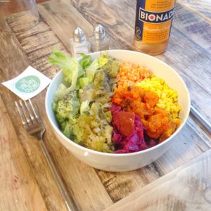 HOT VéGéTé'BOL ! at Le Veganovore in Paris