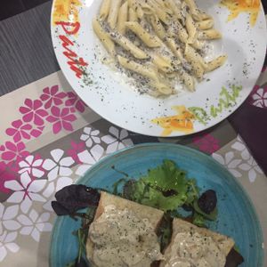 Truffle pasta and mushroom toast at Da Victoria in Liege