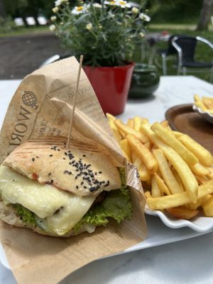 Veganer Cheeseburger   at nina's ess-Art in Immendingen