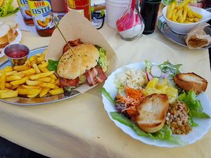 Burger mit Pommes at nina's ess-Art in Immendingen