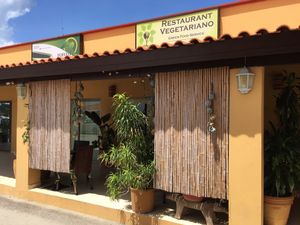 Cute little place at Green Food Service in Oranjestad