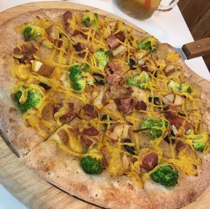 pizza, not really good.  at Cloud Kitchen in Beijing