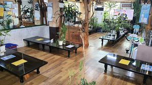 Interior of location - seating area at Chorokddeul Green Field - 초록뜰식당 in Seoul