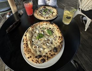 Vegane Pizza mit Shawarma und Trüffel  at Pura in Breitbrunn Am Chiemsee