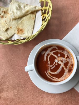 Naan et soupe à la tomate  at Ganges in Loerrach