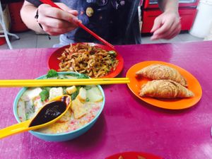 Curry Soup, Noodles and Pastries at Da Fei Char Mee Hoon in Penang