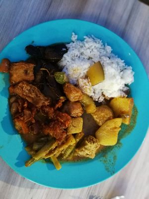 A selection from the buffet for only 7 MYR. at Da Fei Char Mee Hoon in Penang