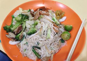 Sinchew Beehoon with added cauliflower/broccoli at Mei Jing Vegetarian Stall 美景素食 in Central Singapore