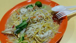 Hokkien Mee at Mei Jing Vegetarian Stall 美景素食 in Central Singapore