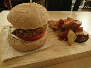falafel burger at El Jardin de los Dragones in Murcia