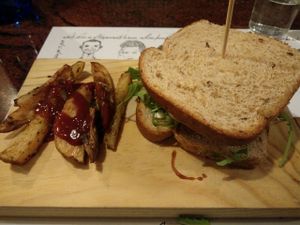 tempeh sandwich at El Jardin de los Dragones in Murcia