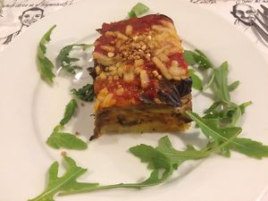 Mousaka de patata y berenjena con queso veg (menú del día) at El Jardin de los Dragones in Murcia