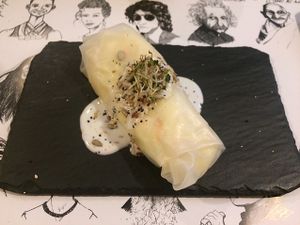 Rollito vietnamita de ensaladilla y manzana (menú del día) at El Jardin de los Dragones in Murcia