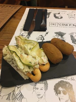 Vegan Marinera and Seasonal Croquetas at El Jardin de los Dragones in Murcia