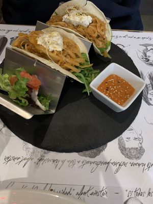 Tacos de jackfruit  at El Jardin de los Dragones in Murcia