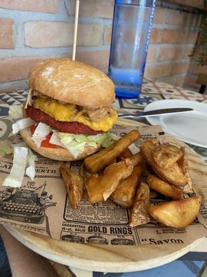 Best burger ever at El Jardin de los Dragones in Murcia