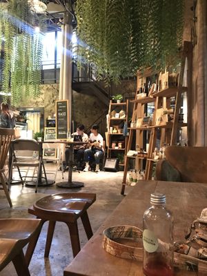 Beautiful atmosphere/ live music ❤️ at Broccoli Revolution - Sukhumvit Rd in Bangkok