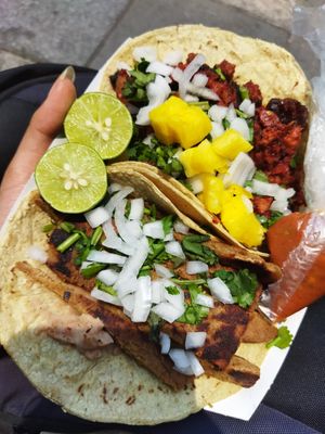 Taco de pastor y taco de milanesa (lleva frijolitos) at Gatorta - Food Stand in Mexico City