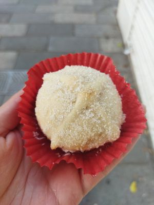 Pancito de muerto con lo que creo era chantilly y chispas de chocolate at Gatorta - Food Stand in Mexico City