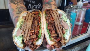 Está enorme 😍😋😮🤯 at Gatorta - Food Stand in Mexico City