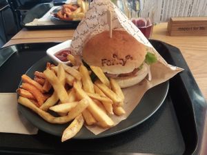 Forky's burger & potato and sweet potato chips at Forky's - Jakubské Nam. in Brno