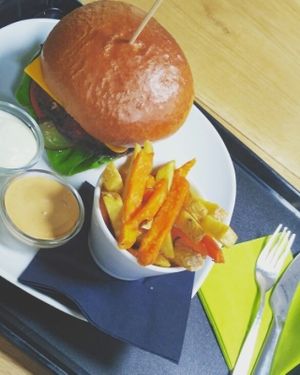 cheeseburger at Forky's - Jakubské Nam. in Brno