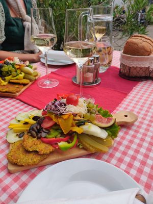 Vegane Brettljause und leckerer veganer Wein! at Bioweingut Otto Knaus in Sulztal