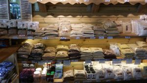 Inside at Sadeh Yarok Organic Farm Shop in Beit Yehoshua