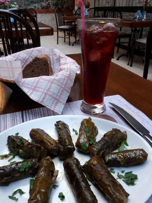 Starter: Filled wineleaves at Kellari in Crete