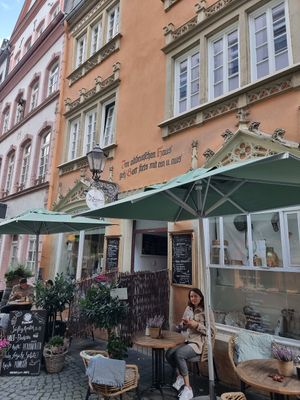 Front, outdoor seating at Pfefferminzje in Koblenz