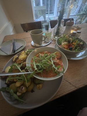 Currywurst und Bratkartoffeln   at Pfefferminzje in Koblenz
