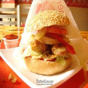 Vegan Hawaiian Burger (4.50 euros) at Yellow Sunshine in Berlin