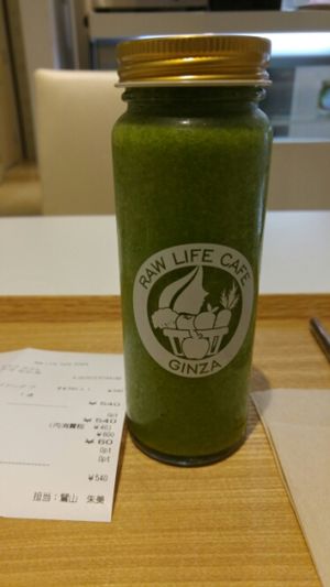 green smoothie at Ginza Raw Life Cafe in Tokyo
