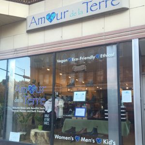 Exterior view at Amour de la Terre in Oak Park