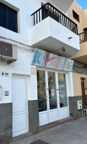 Doors locked and cafe closed at 2pm :( at H2O Juice Bar & Vegan Cafe in Fuerteventura