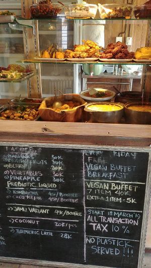 food set-up at Oma Jamu in Canggu