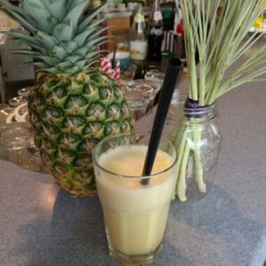 Wünsche euch allen einen guten Start. Heute gibts einen frischgepressten Saft aus ananas und lemongrass. 

I wish you all a good start. Today there a freshly squeezed juice from pineapple and lemongrass.

 at Alte Muhle in Merano