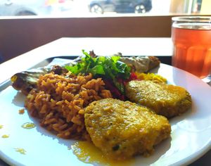 Beanburgers with apple sauce at Escolha Natura in Lisbon