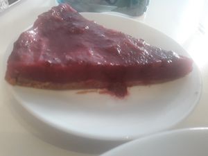Cake with red fruits at Escolha Natura in Lisbon