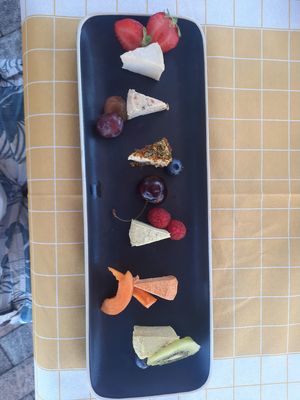 Ruota di non formaggi Tuma'ch at Il Cardo e l'Ortica in Mondovi