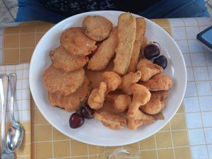 Frittino di cavolfiore, zucchine, melanzane at Il Cardo e l'Ortica in Mondovi