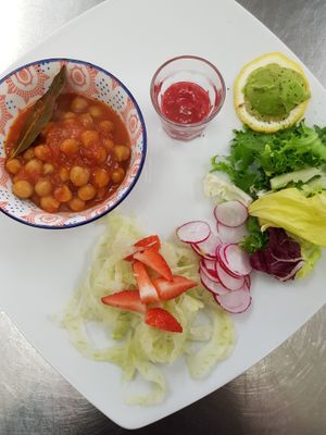 Chickpeas and vegetables at Il Cardo e l'Ortica in Mondovi