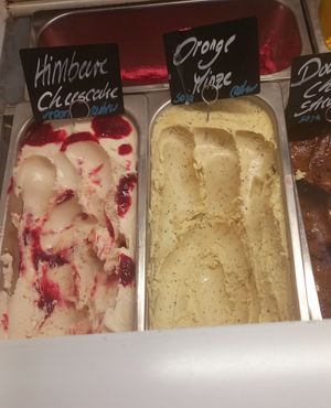 flavours: raspberry cheesecake, orange mint at TONIS in Leipzig