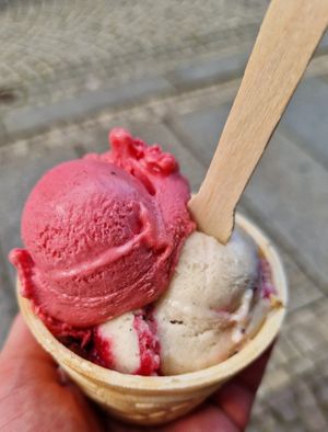 Donauwelle, Himbeer Sorbet, Schoko Chili at TONIS in Leipzig